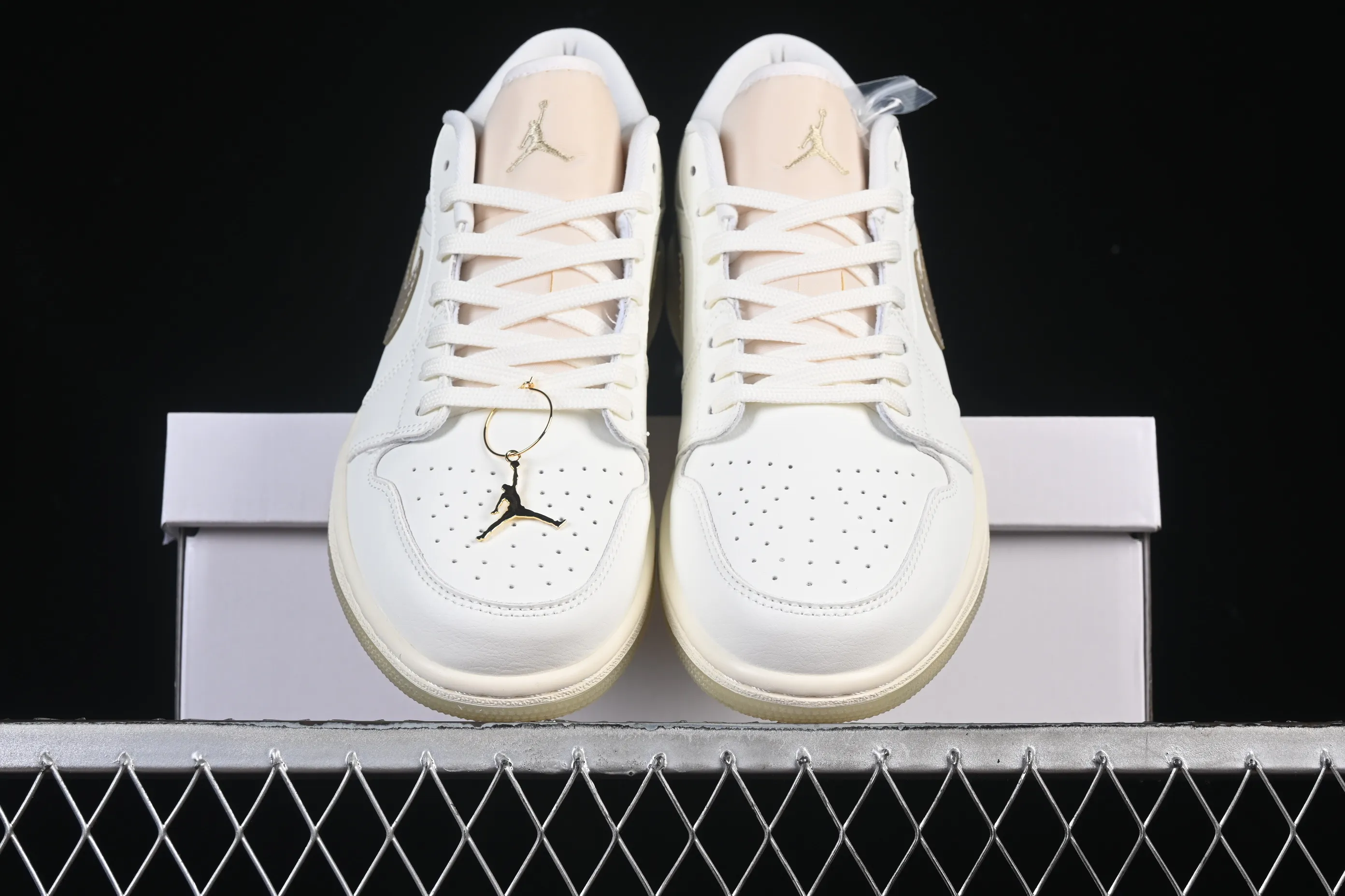 All Categories Air Jordan Jordan Series Basketball Shoes Air Jordan 1 Low Air Jordan 1 Low AJ1 Joe 1 Meter Platinum Retro Culture Leisure Sports Shoes HV5157-100